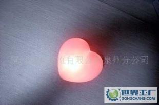 点亮浪漫夜色 深度解析灯之物语七彩心形小夜灯的走俏密码